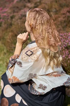 Bcmiriana Triangle Lace Scarf 3643