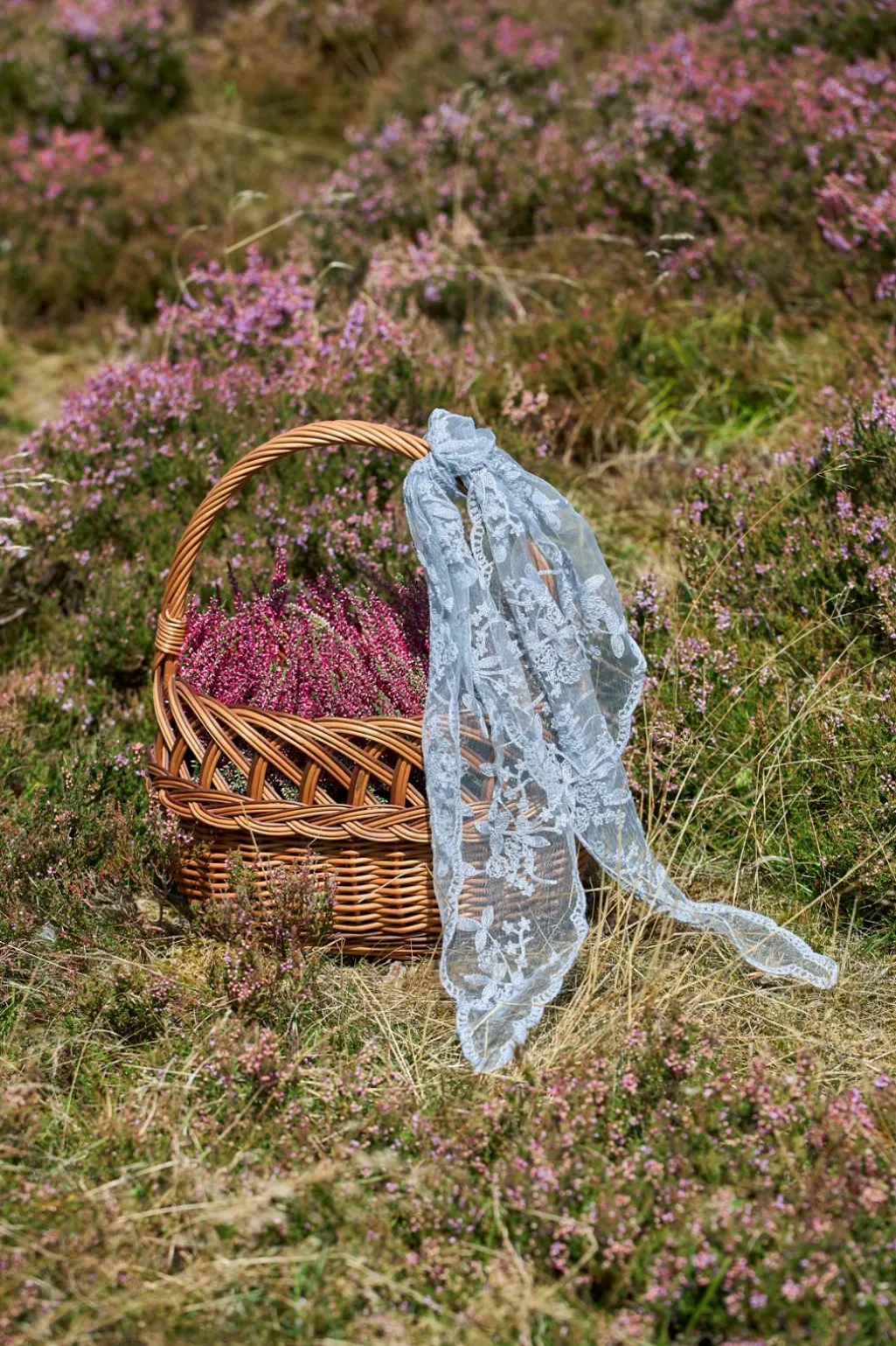 Bcmiriana Triangle Lace Scarf 3643