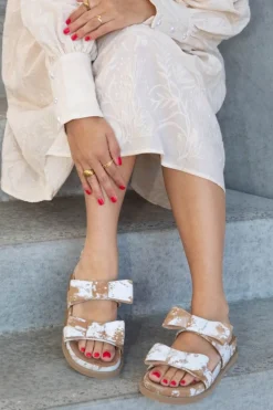 Be My Guest Suede CS8409