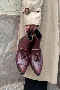 Caroline Moves CS8634