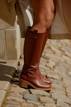 High-leg boot with block heel