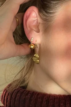 Hook With Goldenenen Refection Moon Earring Right