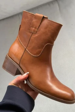 Martina Low PBboot10006