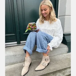 Move For More Suede CS8464