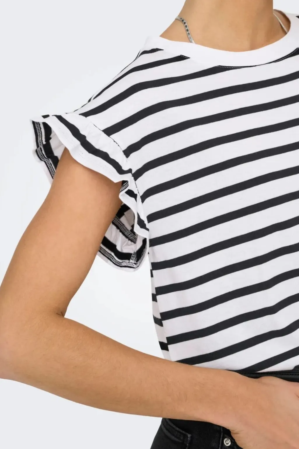 Onlgrape S/S Frill O-Neck Top