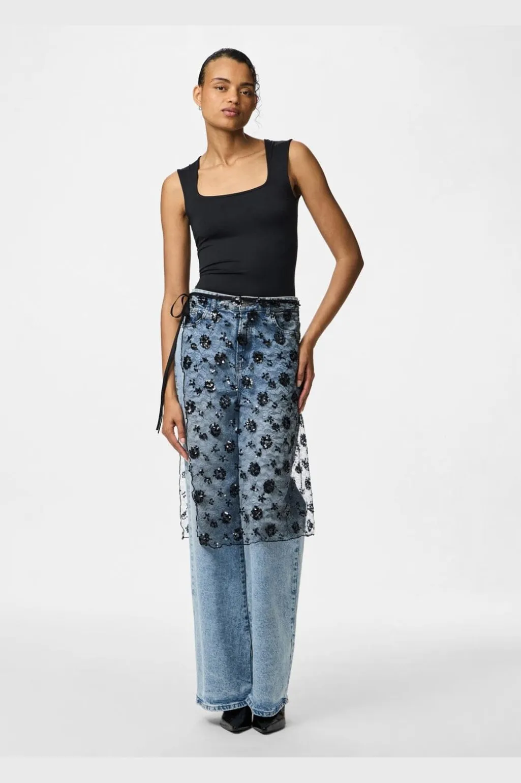 Pcnatasja Lace Sarong