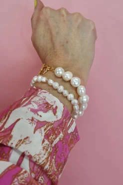 Perlearmbånd m. Forgyldt Perle