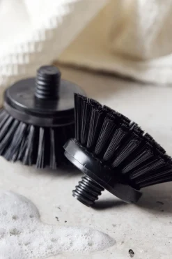 Replaceable brush heads