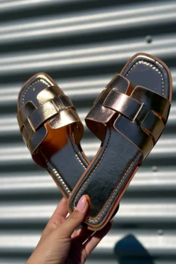 Samira Sandal