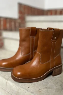 Say More Brown/ CS8646