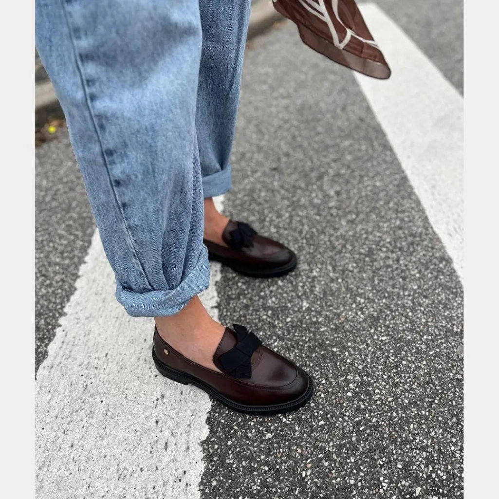 Surround Me Leather CS8696