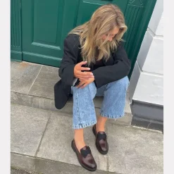 Surround Me Leather CS8696